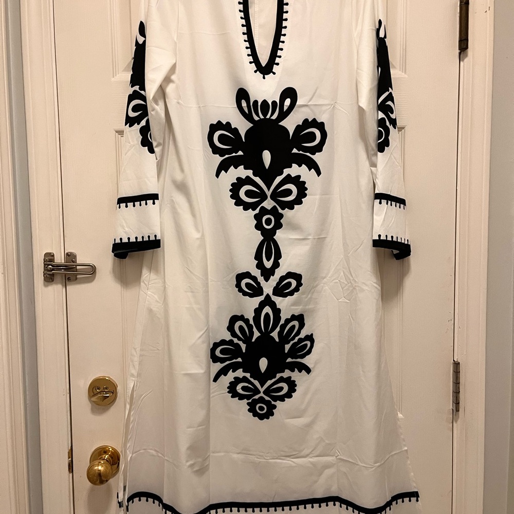 Black and White Dress
Kaftan 🖤🤍 


New 🖤🤍

Bust 20”